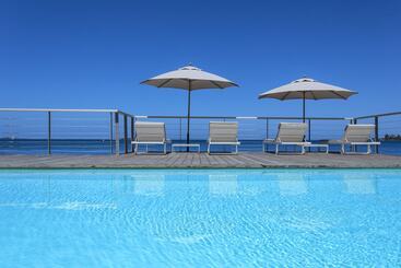 هتل Chateau Royal Beach Resort & Spa, Noumea