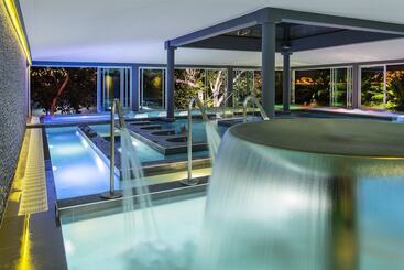 هتل Chateau Royal Beach Resort & Spa, Noumea