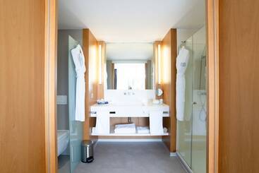 هتل Chateau Royal Beach Resort & Spa, Noumea