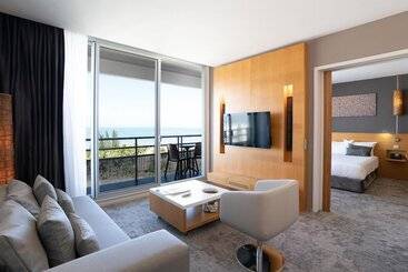 هتل Chateau Royal Beach Resort & Spa, Noumea