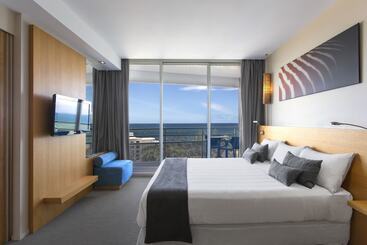 هتل Chateau Royal Beach Resort & Spa, Noumea