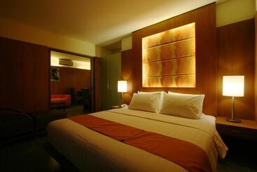 هتل Crown Regency Beach Resort