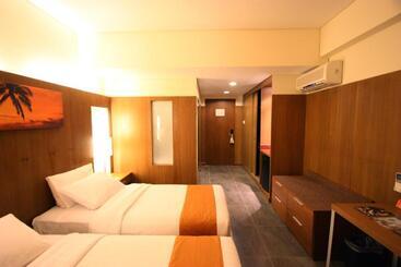 هتل Crown Regency Beach Resort