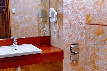 هتل Crown Regency Beach Resort
