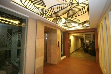 هتل Crown Regency Beach Resort