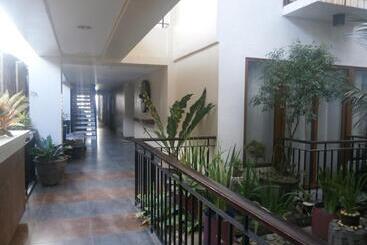 هتل Crown Regency Beach Resort