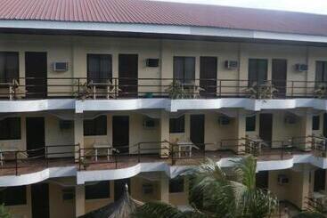 هتل Crown Regency Beach Resort