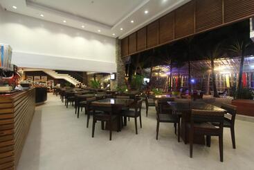 هتل Crown Regency Beach Resort