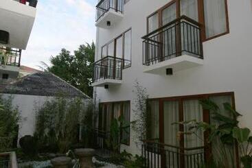 هتل Crown Regency Beach Resort