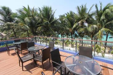 هتل Crown Regency Beach Resort