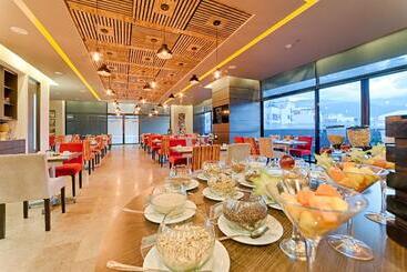 هتل Mocawa Plaza Armenia