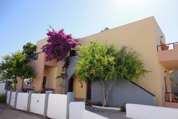 هتل Pergamos Village