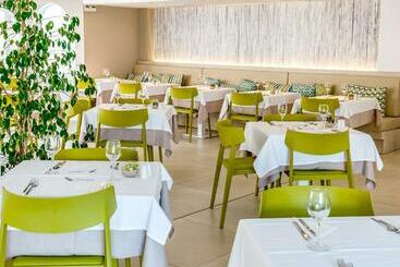 هتل R2 Bahia Cala Ratjada  Adults Only