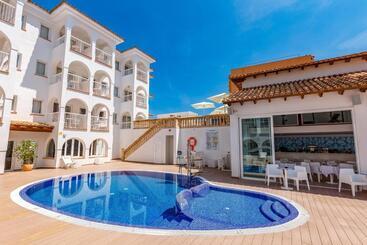هتل R2 Bahia Cala Ratjada  Adults Only