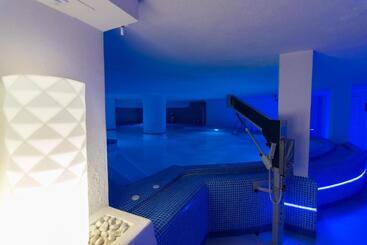 هتل R2 Bahia Cala Ratjada  Adults Only