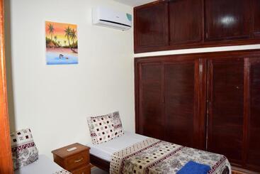 هتل Kakatar Family Residence , Yoff