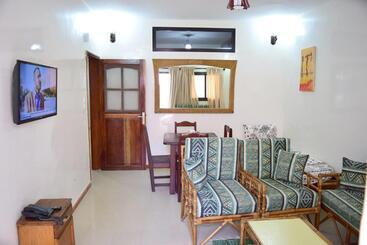 هتل Kakatar Family Residence , Yoff