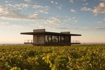 Otel The Vines Resort & Spa