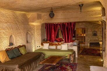 هتل Urgup Evi Cave