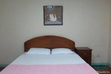 هتل Villa Alzhun Tourist Inn And Restaurant