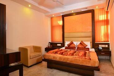 Shri Vinayak At New Delhi Railway Station By Rcg Hotels