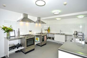 Southwark Hotel & Apartments
