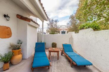 هتل Sunny Cozy Condo