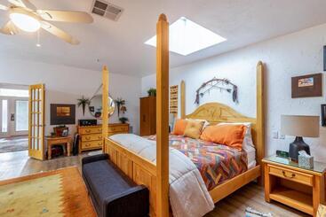 هتل Sunny Cozy Condo