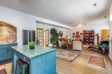 هتل Sunny Cozy Condo