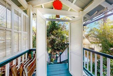 هتل Baby Breezy Tree House