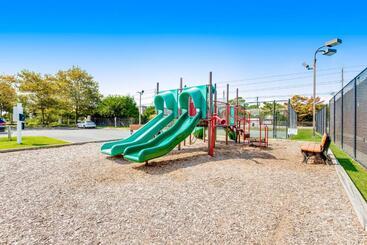 هتل Sea Colony 56053 Pinewood Dr