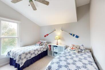 هتل Sea Colony   56053 Pinewood Dr