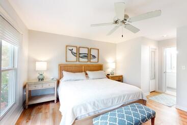 هتل Sea Colony   56053 Pinewood Dr