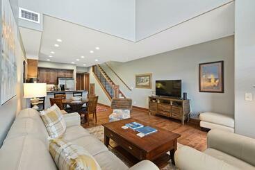 Отель Fabulous Riverstone Retreat