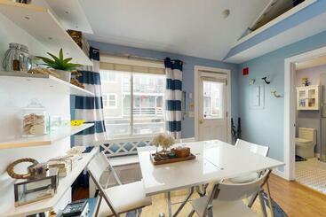 هتل Provincetown Waterfront Studio