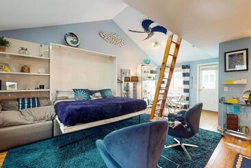 هتل Provincetown Waterfront Studio