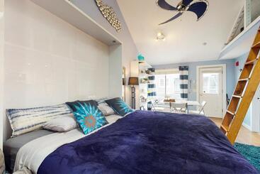 هتل Provincetown Waterfront Studio