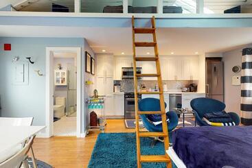 هتل Provincetown Waterfront Studio