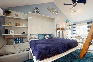 هتل Provincetown Waterfront Studio
