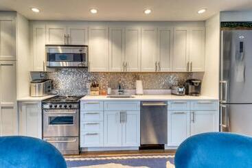 هتل Provincetown Waterfront Studio