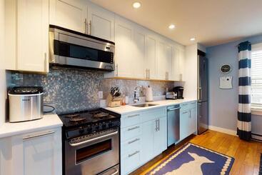 هتل Provincetown Waterfront Studio