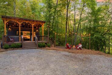 هتل The Container At Camp Toccoa