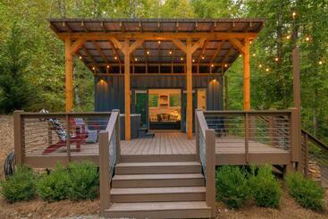 هتل The Container At Camp Toccoa
