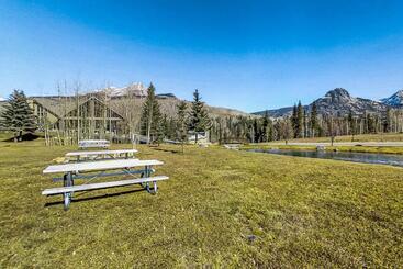 هتل The Aspen Glow