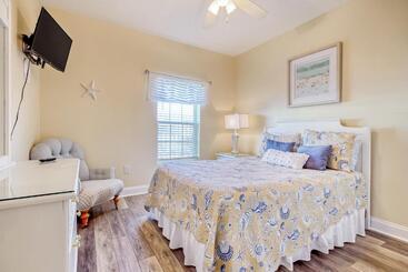 هتل Coconut Grove 203