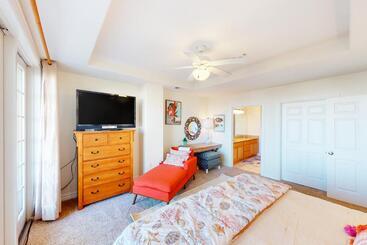 هتل The Sandbridge Dunes  The Wave 205