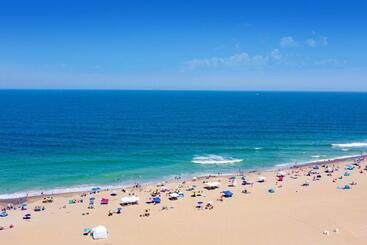 هتل The Sandbridge Dunes  The Wave 205
