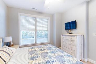 هتل The Sandbridge Dunes  The Wave 205
