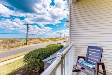 هتل The Sandbridge Dunes  The Wave 205