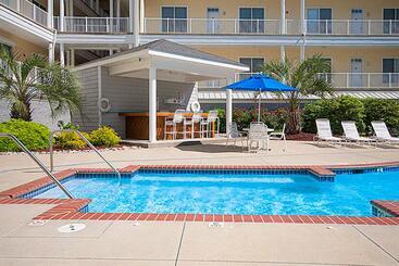 هتل The Sandbridge Dunes  The Wave 205